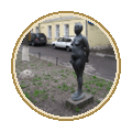Скульптуры во дворе Московского Союза Художников Скульптуры во дворе Московского Союза Художников