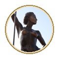 Скульптура «Девушка с веслом»